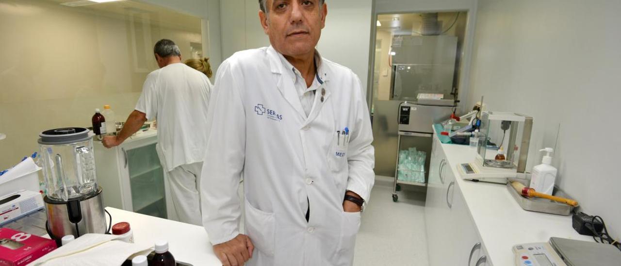 El doctor Carlos Crespo Diz, en el Hospital Montecelo. // G. Santos