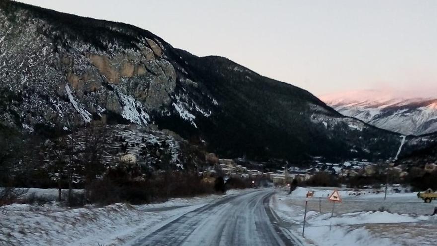 La neu i el glaç a l&#039;alt Berguedà fan suspendre línies del transport escolar amb 63 alumnes afectats