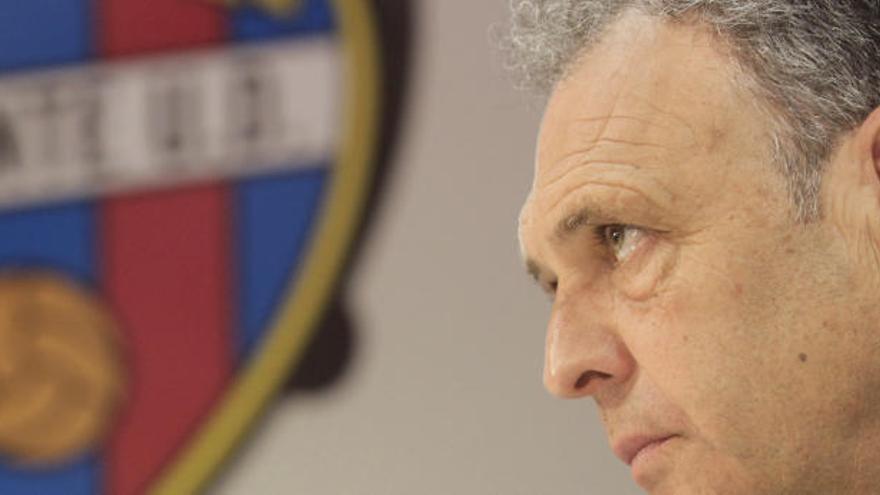 Joaquín Caparrós entrenó al Levante UD 13/14.