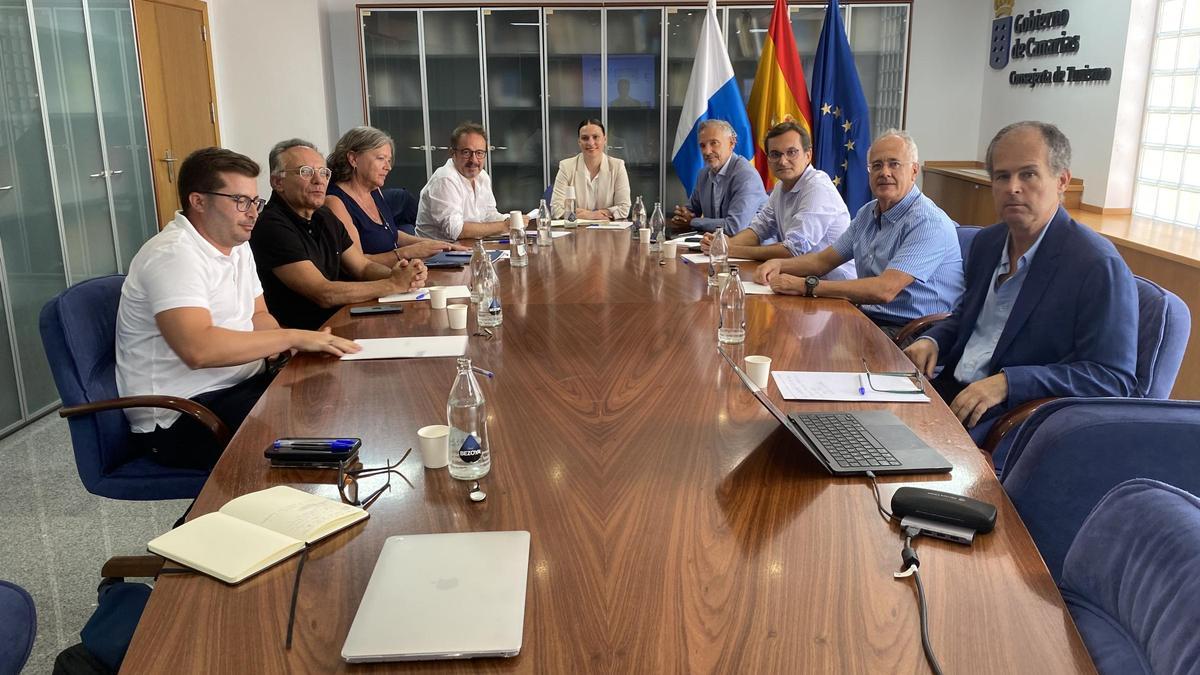 A. González (i), S. Hernández, M. A. Moreno, García Brink, M. Machín, J. Franco, S. López, M. González y A. Hernández .