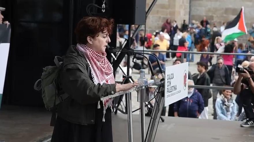 Ánxela Gippini, durante la lectura del manifiesto: &quot;Israel é inimigo da humanidade toda&quot;