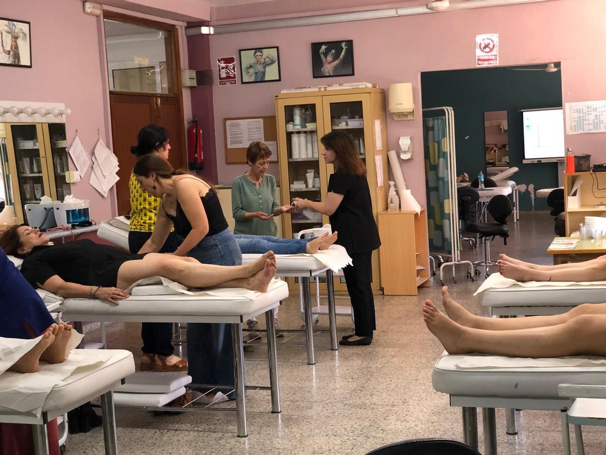 Uno de los talleres formativos que la Fundación Ricardo Fisas Natura Bissé ha impartido a docentes de FP de Imagen Personal de Málaga.