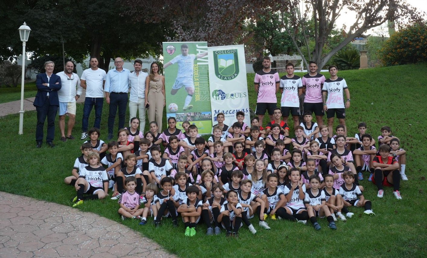 La Escuela de Fútbol Javi Flores da el pistoletazo de salida a su tercera edición