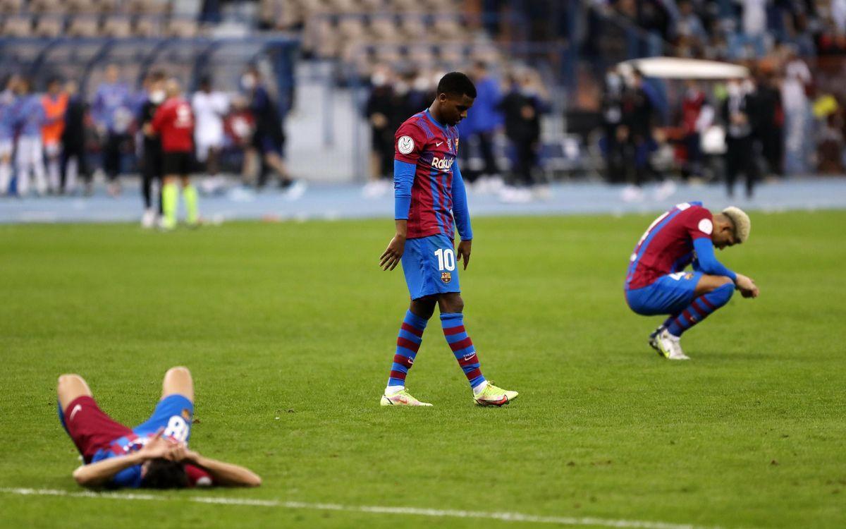 Alba, Ansu Fati y Araujo, tras la eliminación del Barça en el clásico de la Supercopa en Riad.