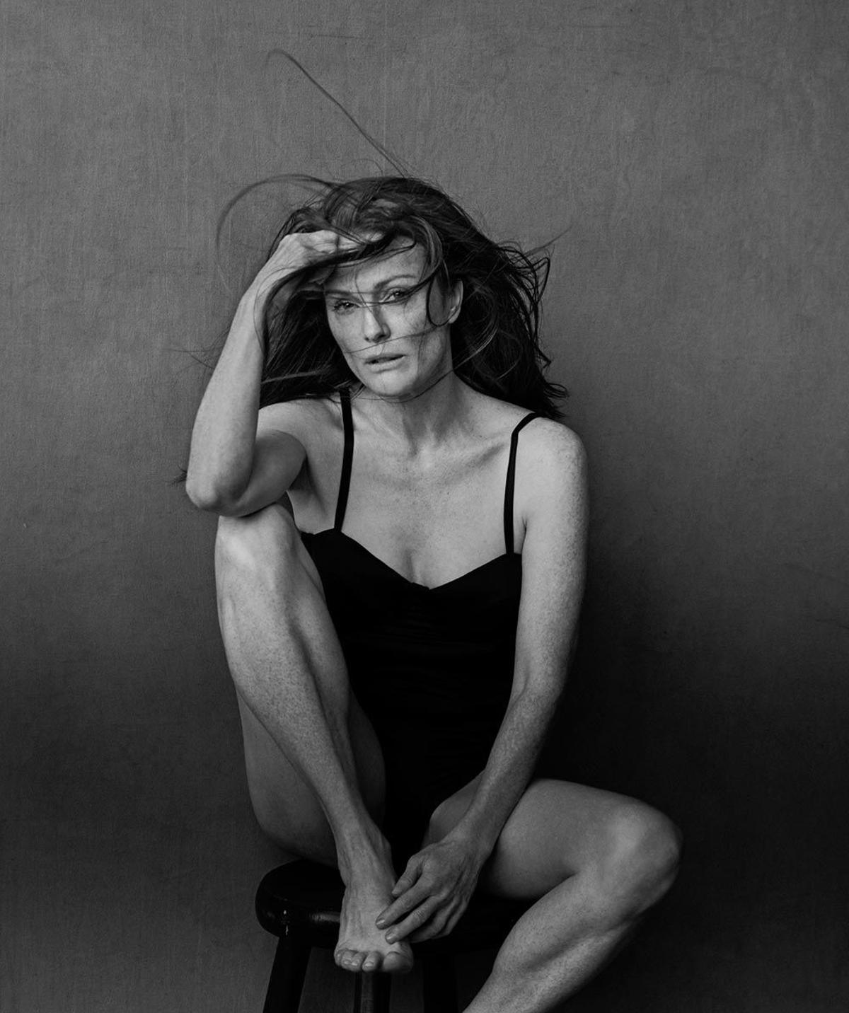Julianne Moore posa para el Calendario Pirelli 2017