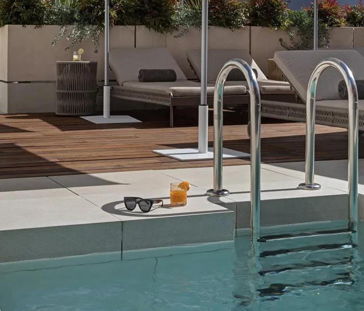 El acceso a la piscina estará disponible de 11:00 a 19:00 horas para huéspedes y externos