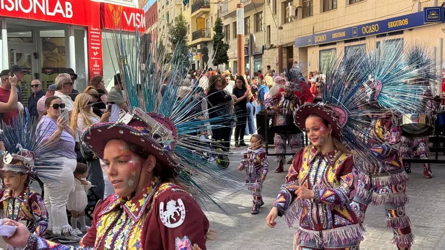 Mérida vive el desfile de su Carnaval Romano en pleno abril