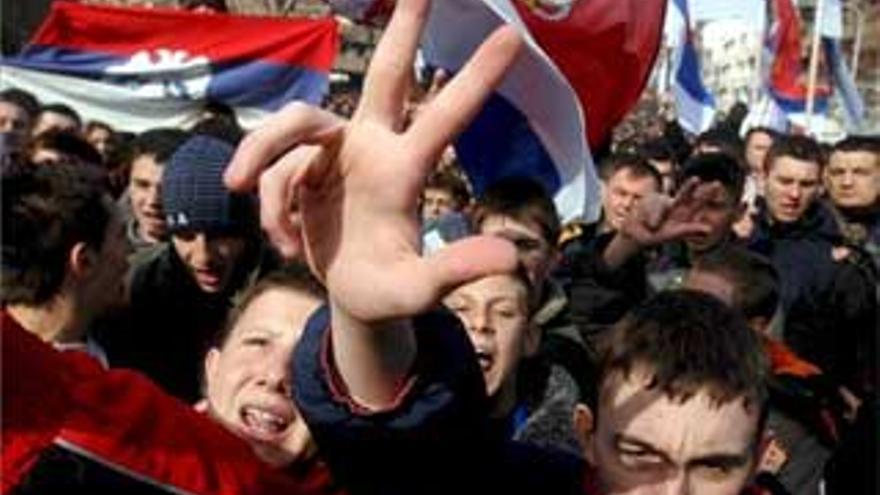 El Parlamento serbio anula la independencia unilateral de Kosovo