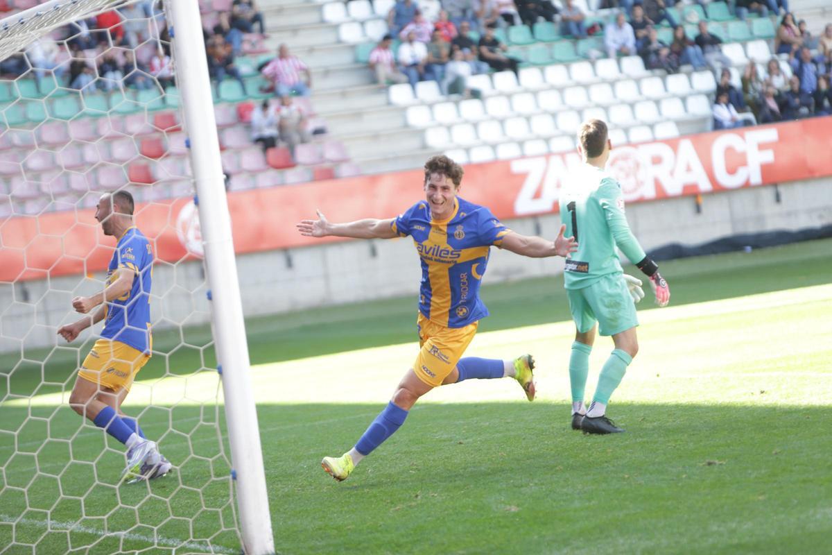 Javi Cueto celebra el gol de la victoria en el partido de ida ante el Zamora