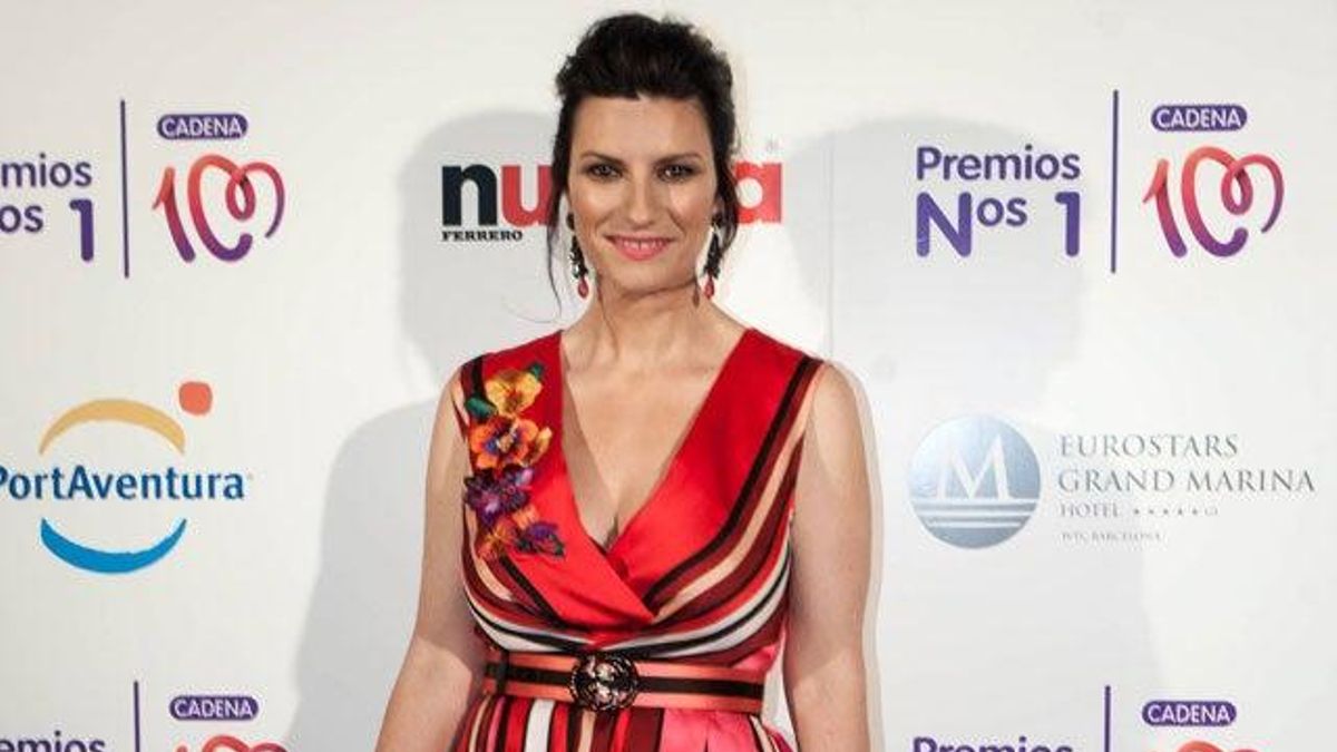 La peligrosa caída de Laura Pausini durante uno de sus conciertos en Milán