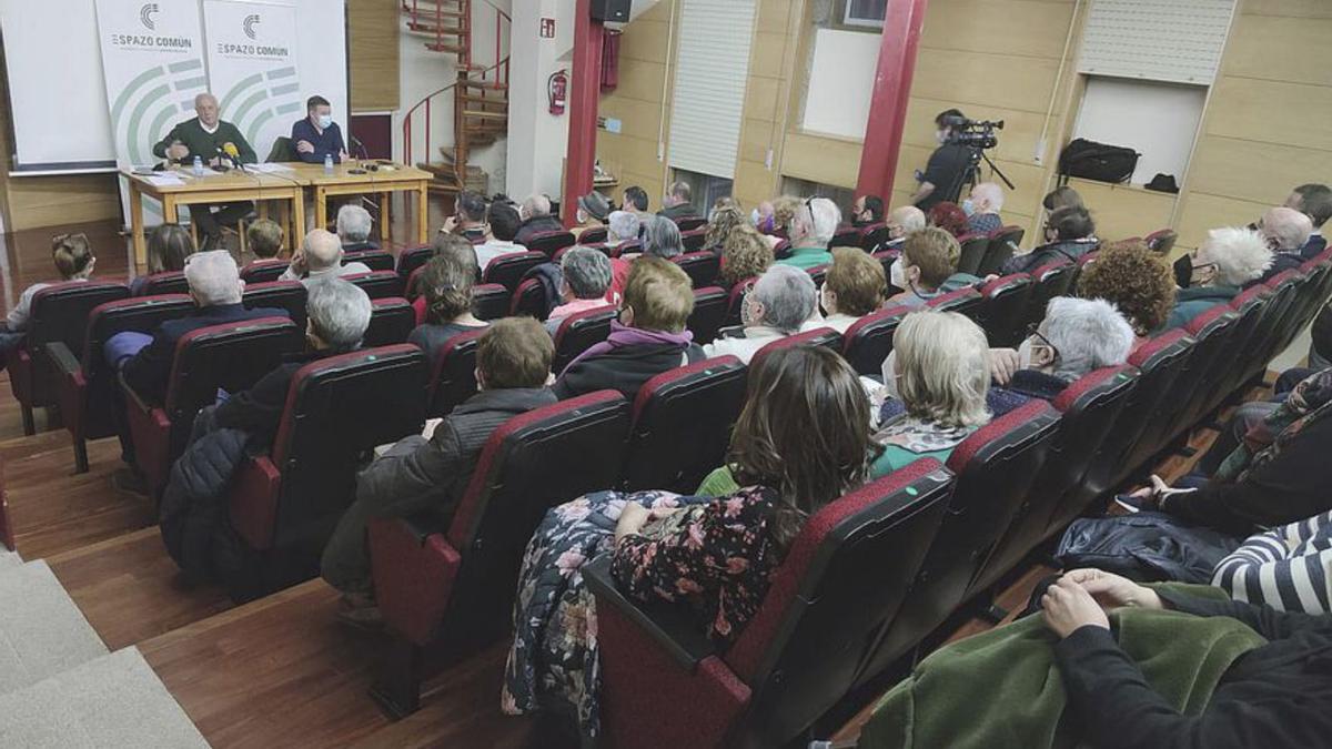 Charla de Espazo Común en O Carballiño.   | // FDV