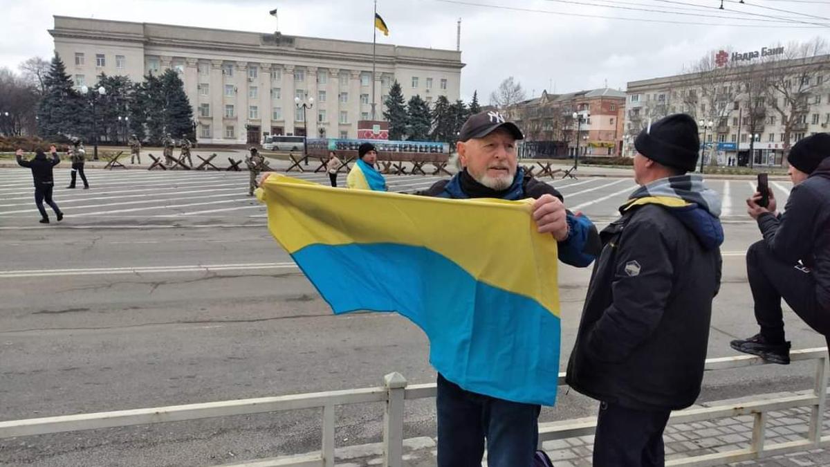 Mariano en una protesta contra la ocupación rusa.