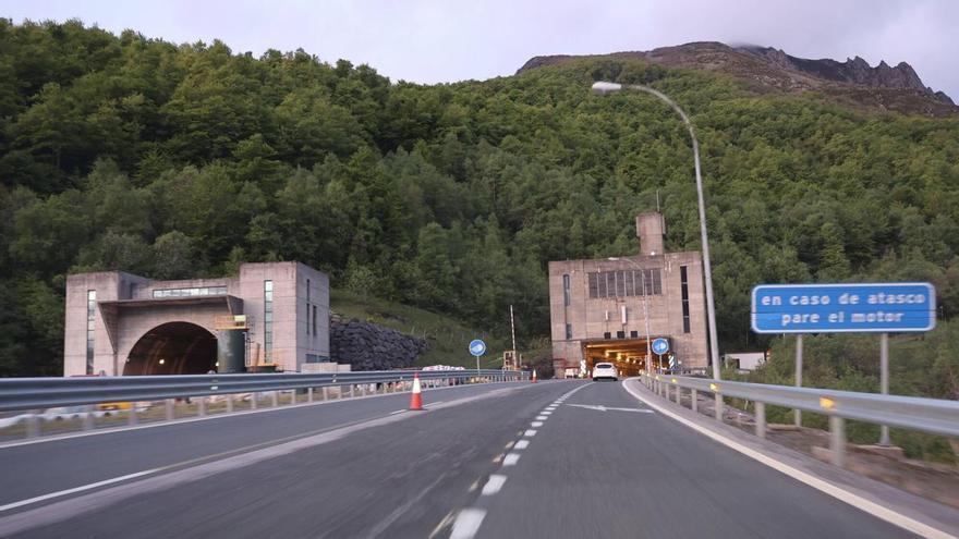 Asturias, bloqueada por el cierre total del Huerna