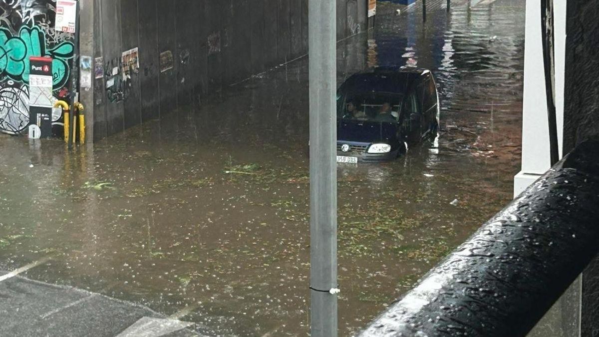 La lluvia y el granizo sobre Catalunya, en imágenes