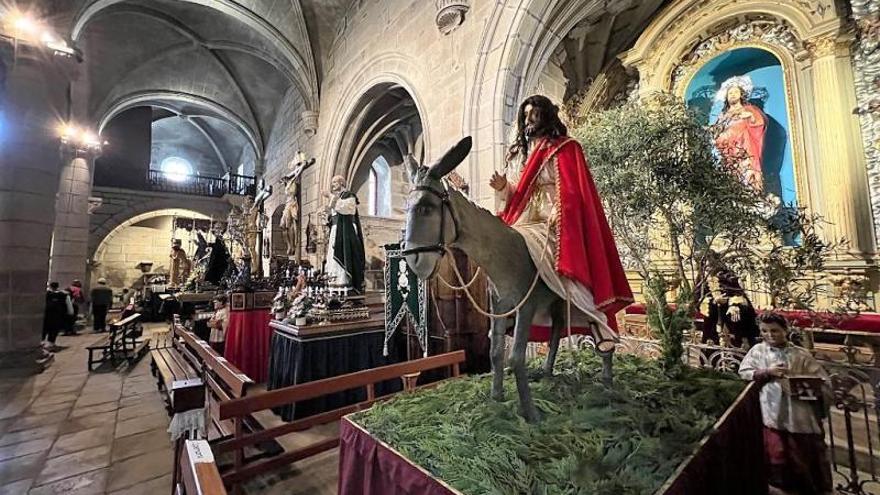 Imágenes que procesionarán desde hoy, en la excolegiata. |   // G.N.