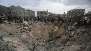 Un bombardeo israelí sobre Jan Yunis, en la Franja de Gaza.