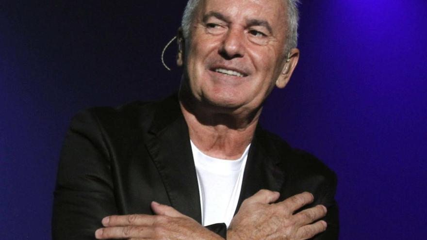 El cantante Víctor Manuel.