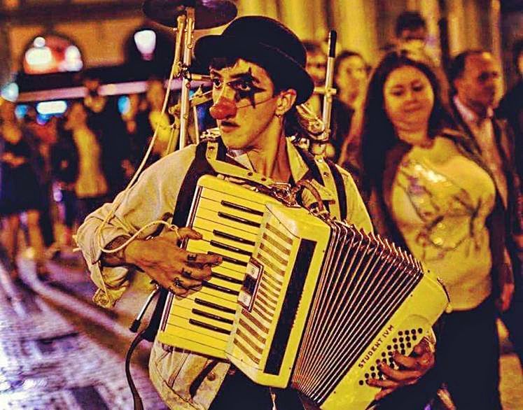 La mujer orquesta, durante una actuación. |   // LAS FOTOS DE LES