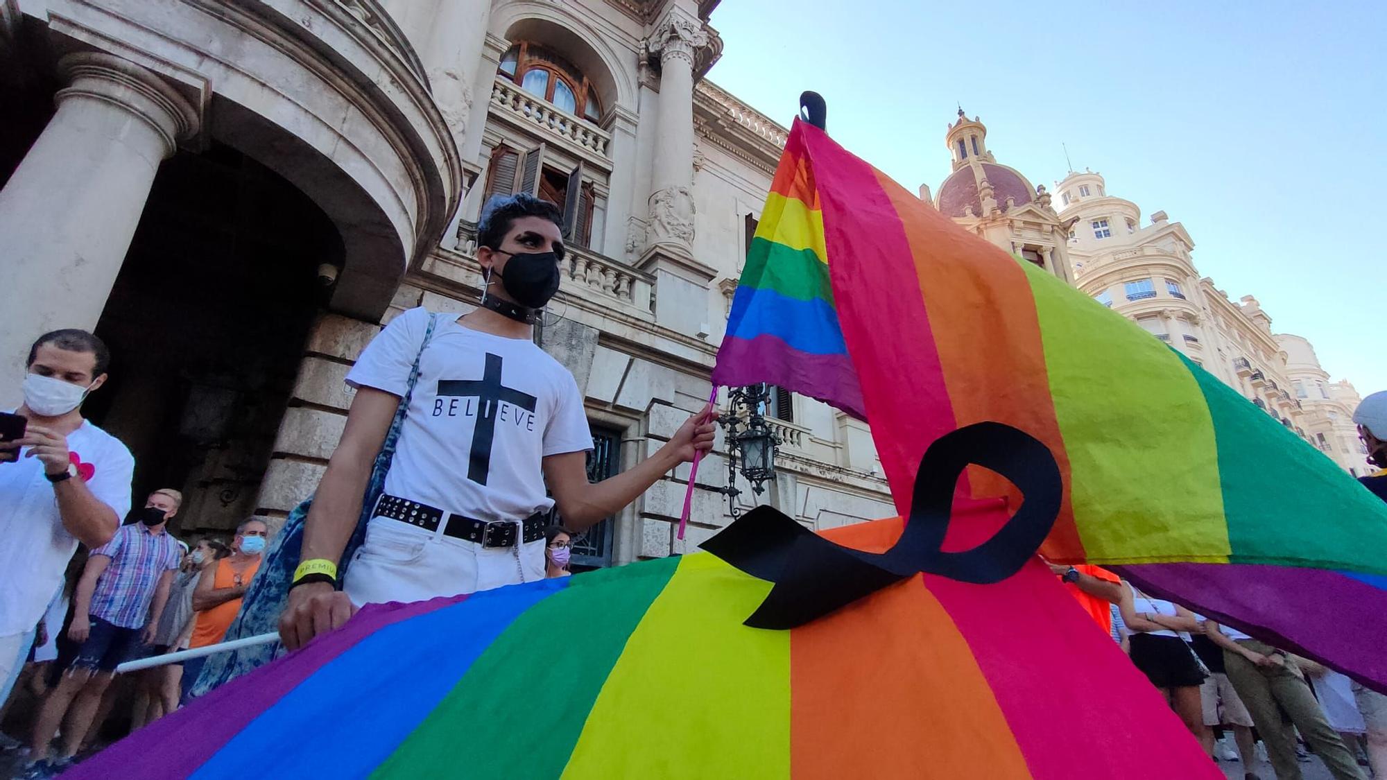 Manifestación pidiendo #JusticiaparaSamuel y contra la homofobia en València