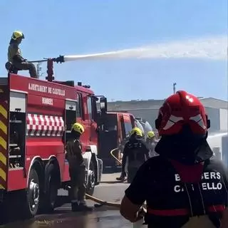 El puerto de Castellón da formación a los nuevos bomberos de la ciudad