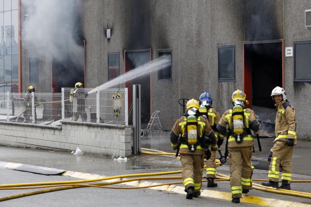 Incendi a la fàbrica de Gas Gas a Salt