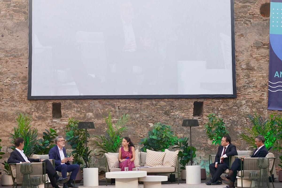 Un momento de la celebración de la primera mesa de debate.