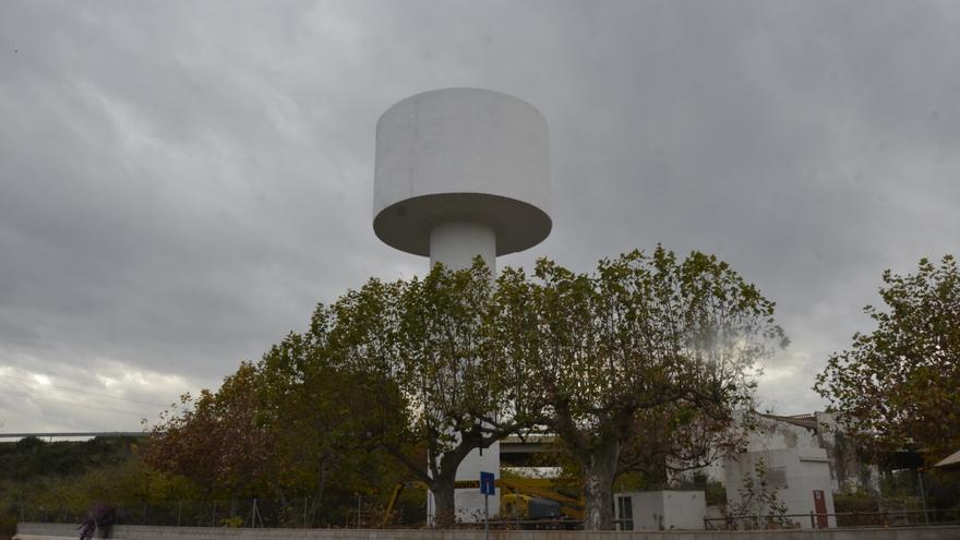 Un operario cae de una máquina elevadora que trabajaba en el &#039;Pirulí&#039; de Moncofa