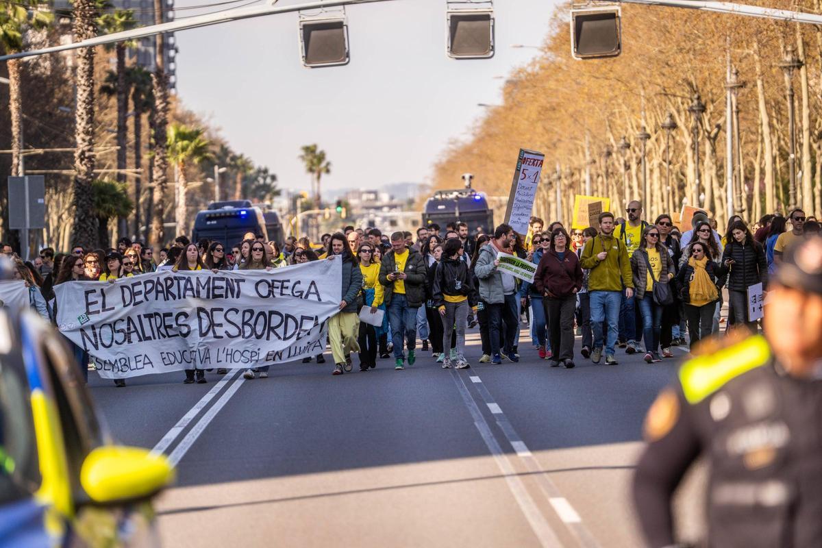 La manifestación de profesores toma el centro de Barcelona