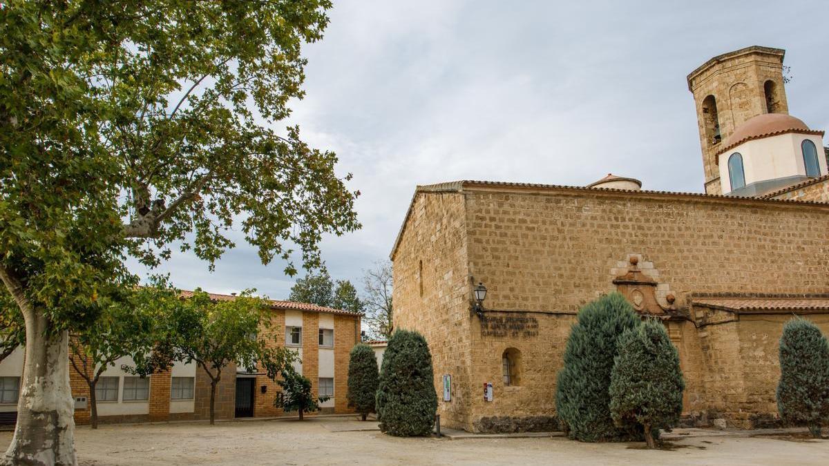 El centre que s&#039;ha utilizat al costat de l&#039;església, ara tancat