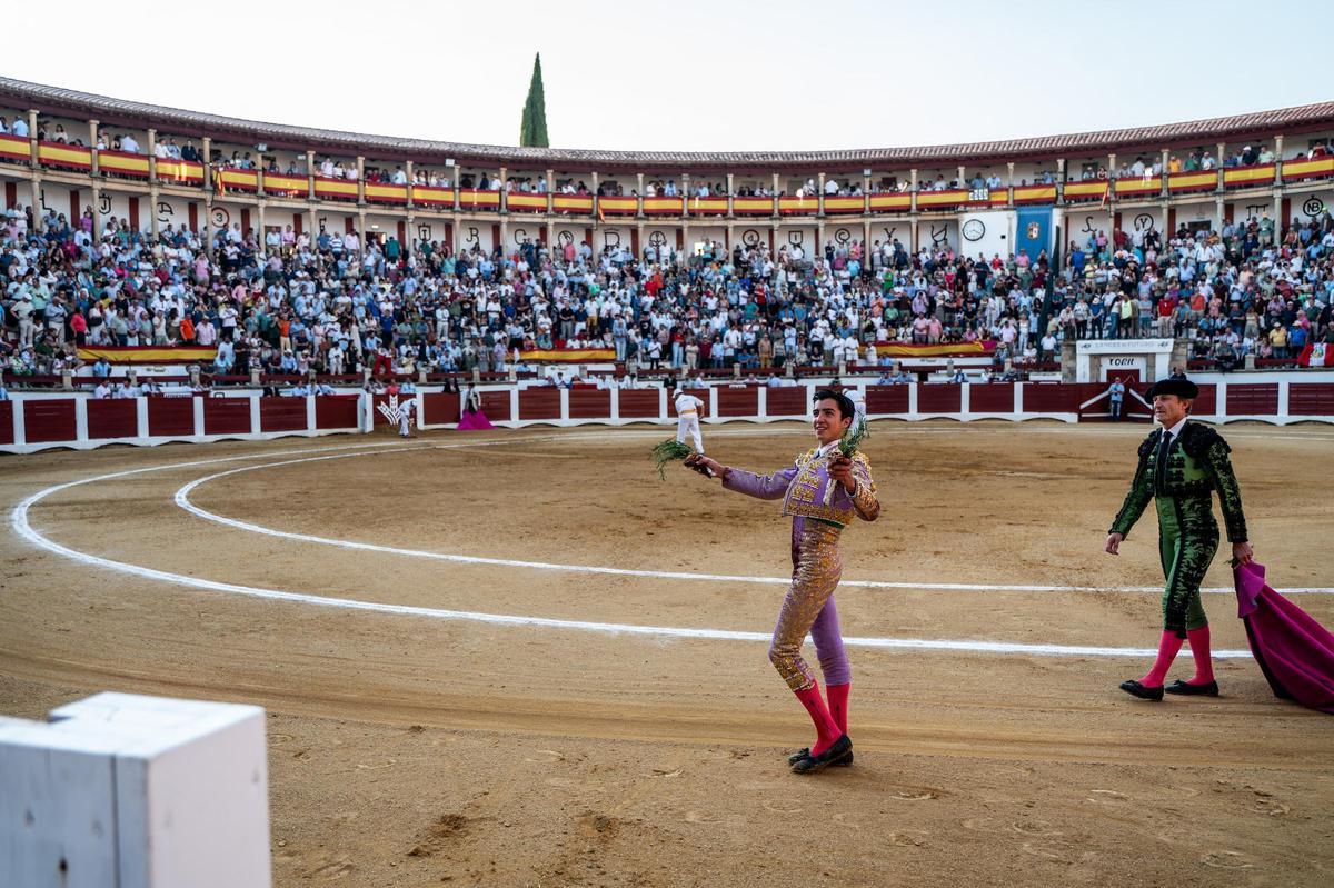 Galería | Así fue la segunda de abono de la feria de Cáceres Galería | Así fue la segunda de abono de la feria de Cáceres