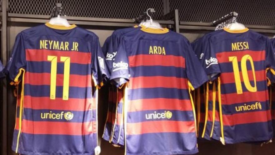 La camiseta de Arda Turan ya se vende junto a las de Messi y Neymar