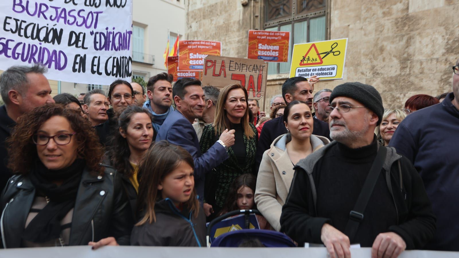 La concentración de la Plataforma en Defensa de la Enseñanza Pública contra la nueva "ley de libertad educativa", en imágenes