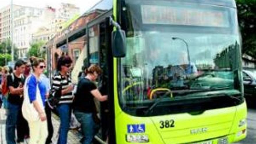 El déficit del autobús urbano bajó por primera vez el pasado año