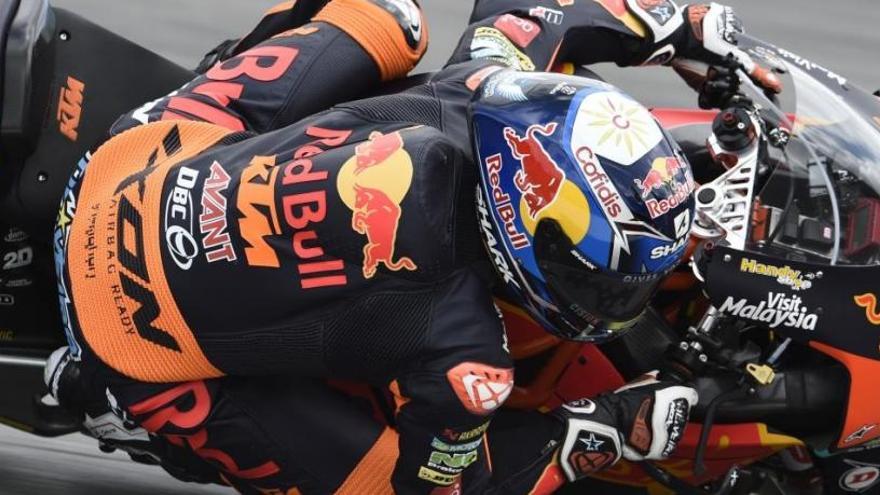 Oliveira pilota su moto en el circuito de Mugello.