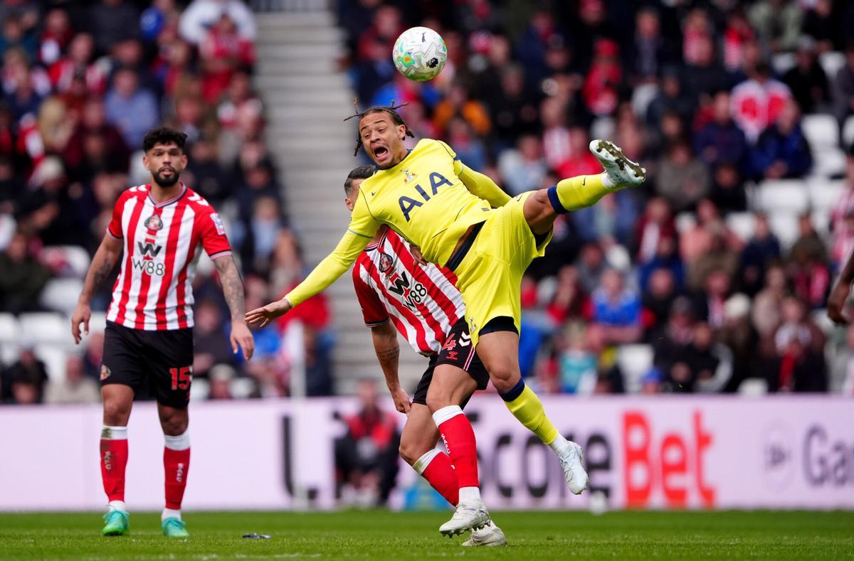 Xavi Simons, del Tottenham Hotspur y Granit Xhaka del Sunderland