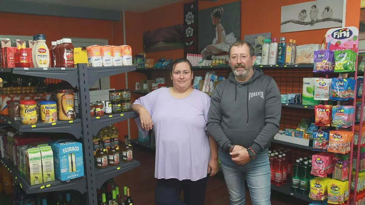 La historia de superación de Sandra y Antonio, de dormir en la calle a abrir un comercio de barrio en Ourense: «La primera noche dormimos en un parque»