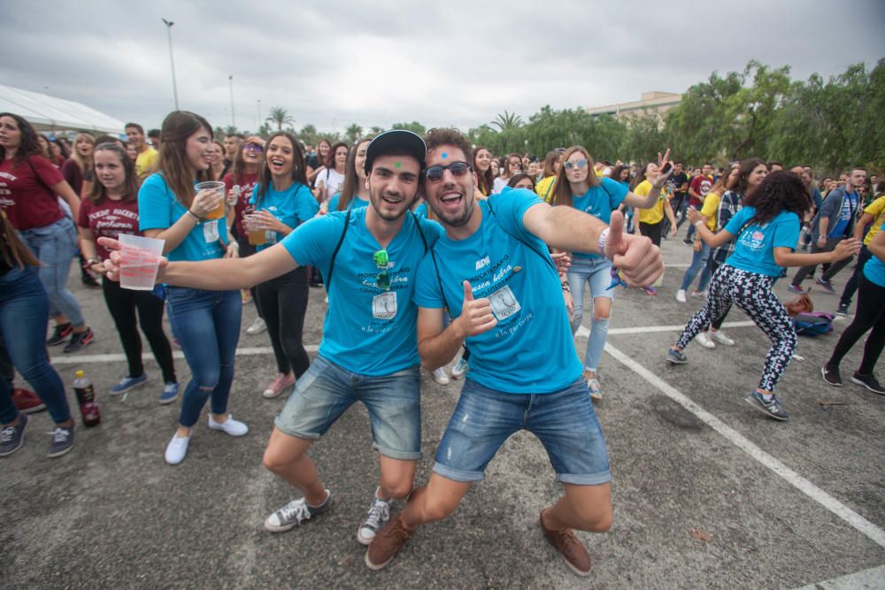 Miles de estudiantes en la macrofiesta universitar