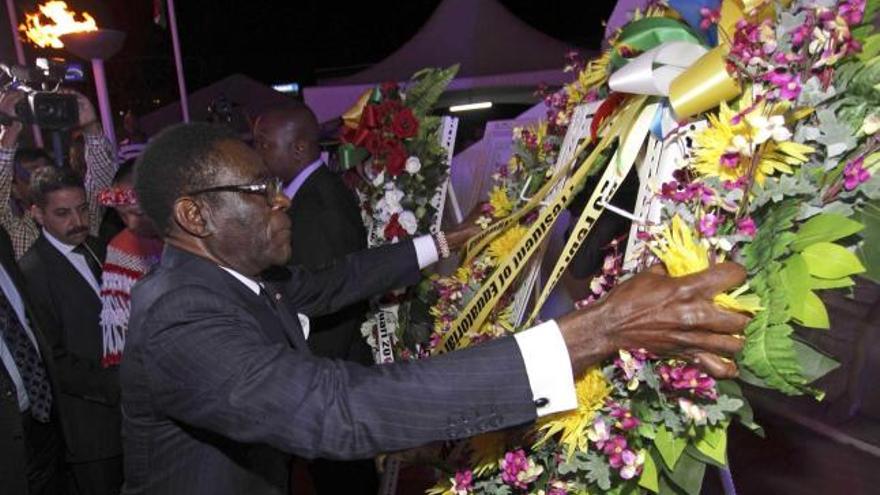 Obiang Nguema, entre flores. | efe