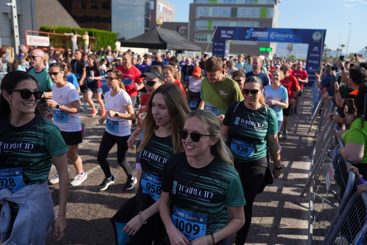 Búscate en las fotos de la Carrera de las Empresas en Castellón