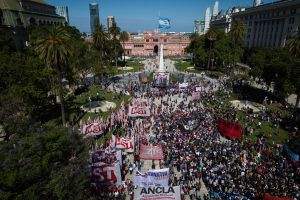 Argentina: primera protesta social contra el gobierno de ultraderecha