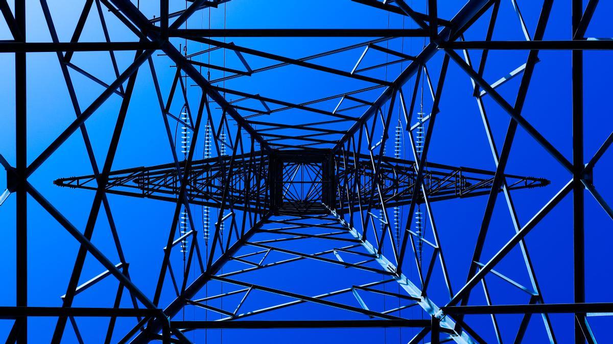 La crisi energètica arracona les petites comercialitzadores de llum i gas davant els grans grups La crisi energètica arracona les petites comercialitzadores de llum i gas davant els grans grups