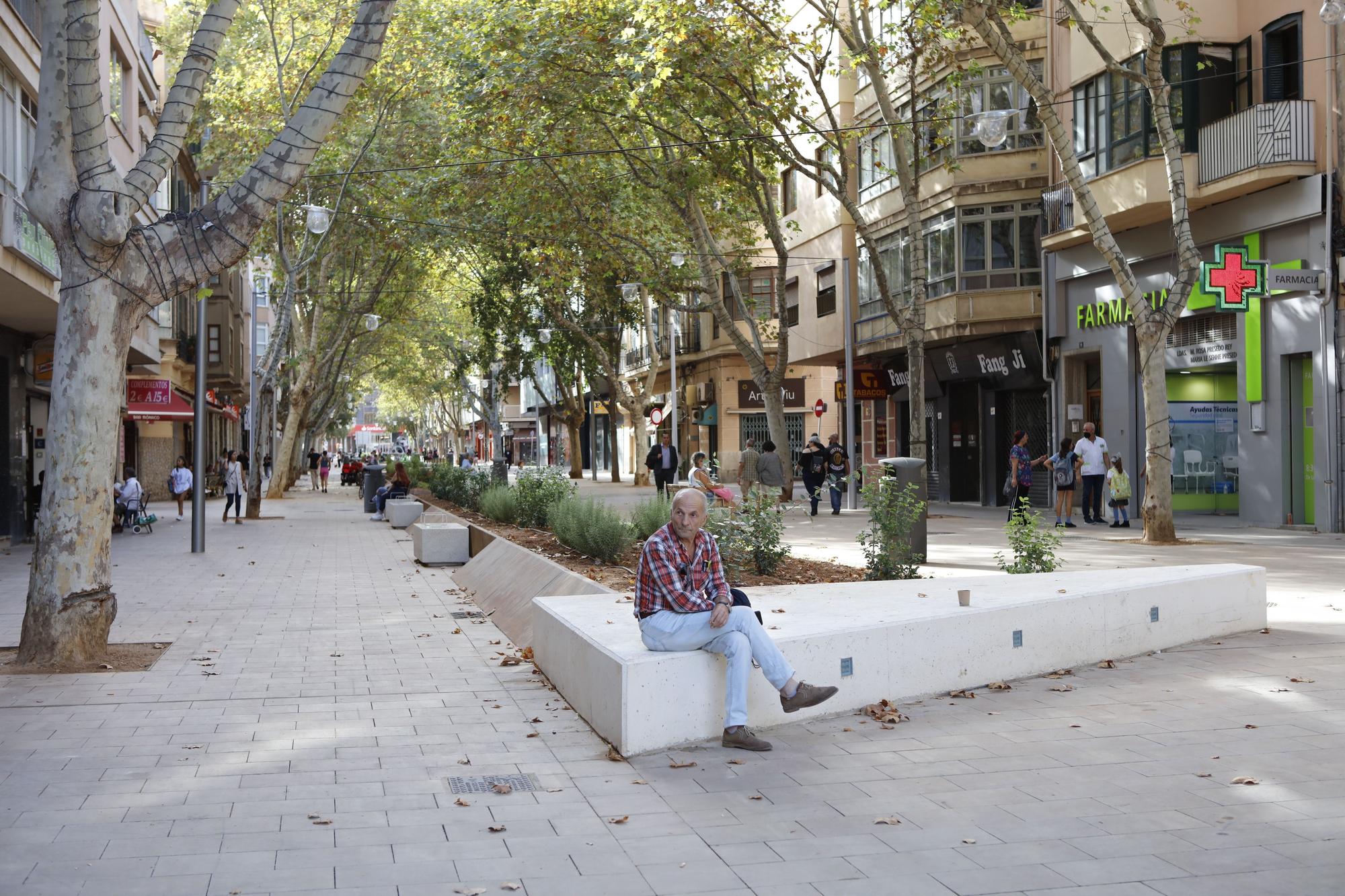 Vom Verkehrslärm zur Fußgängerzone: So sieht der Carrer Nuredduna in Palma de Mallorca jetzt aus