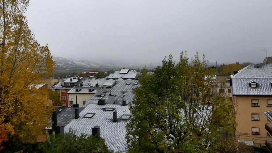 La primera neu sobre els teulats de Puigcerdà