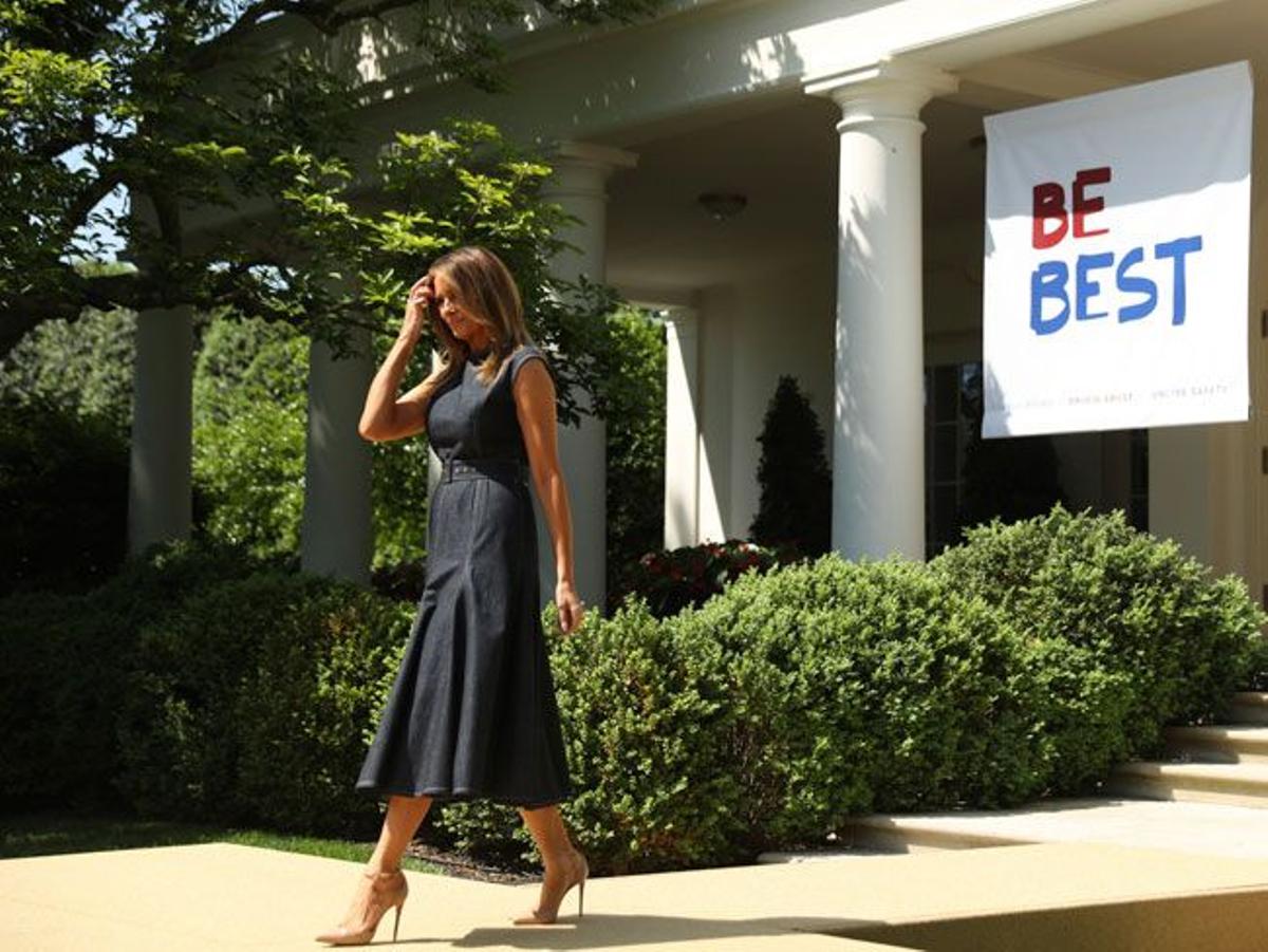 Melania Trump con vestido denim