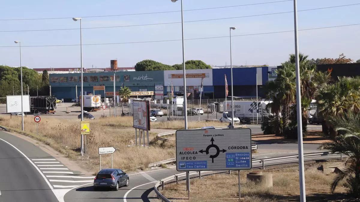Vista de parte del polígono San Carlos desde la carretera.