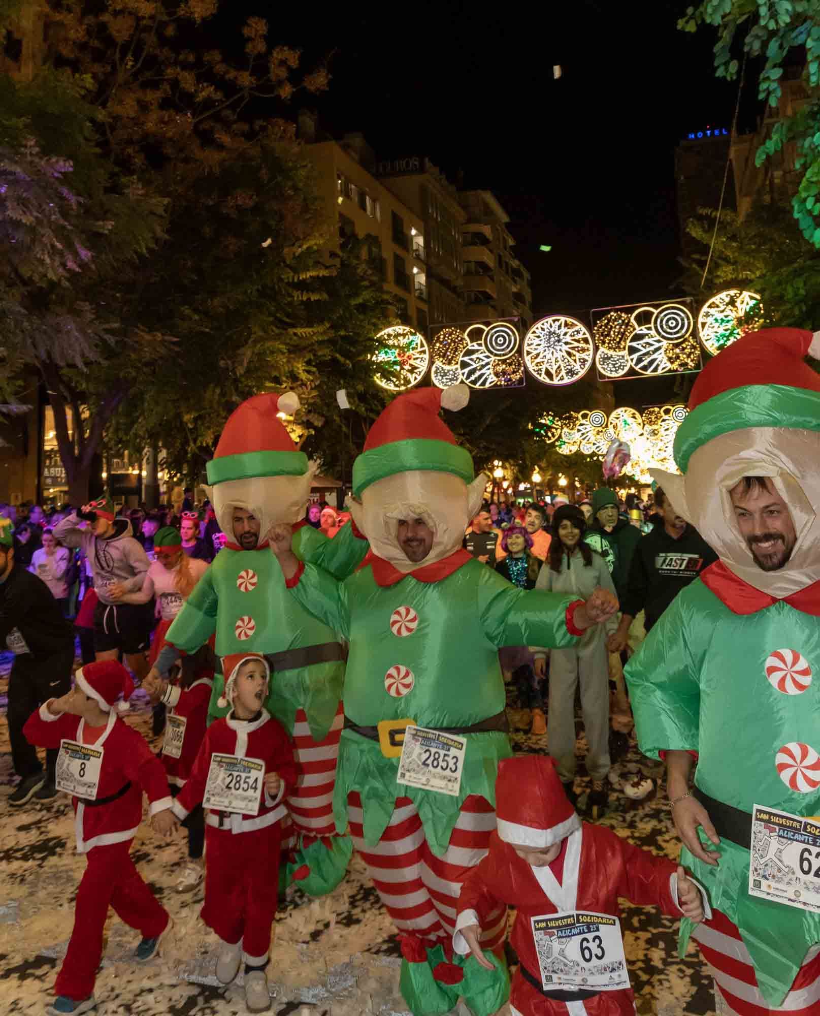 La San Silvestre de Alicante llena de colorido la ciudad