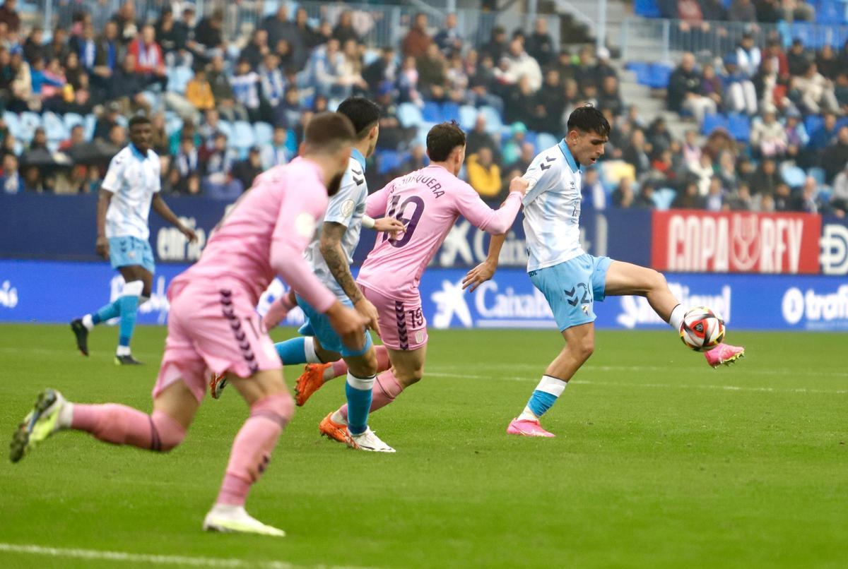 Izan Merino, frente al Eldense.