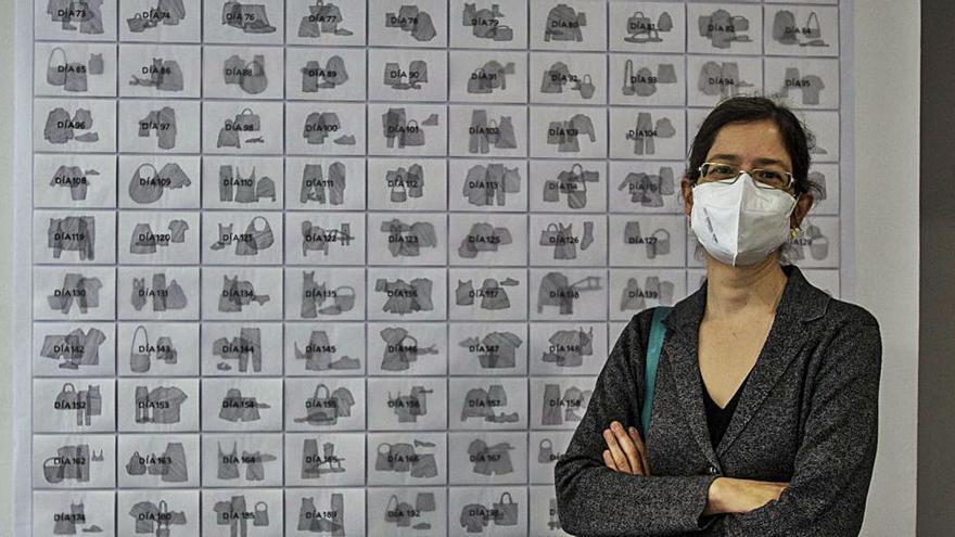 Fernanda Álvarez, ante una de sus obras. | Nazaret Quintas