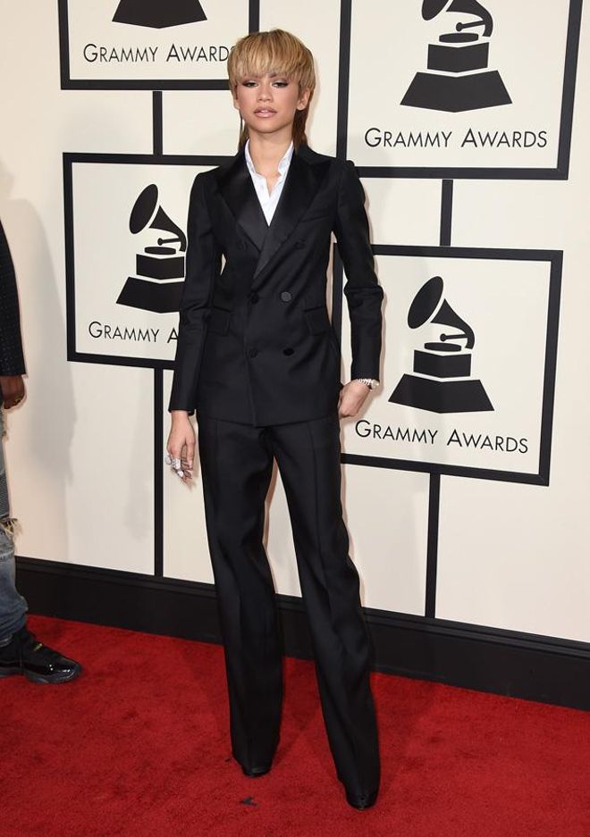 Zendaya causó sensación en los Premios Grammy 2021 con un 'mullet' con flequillo recto y muy espeso