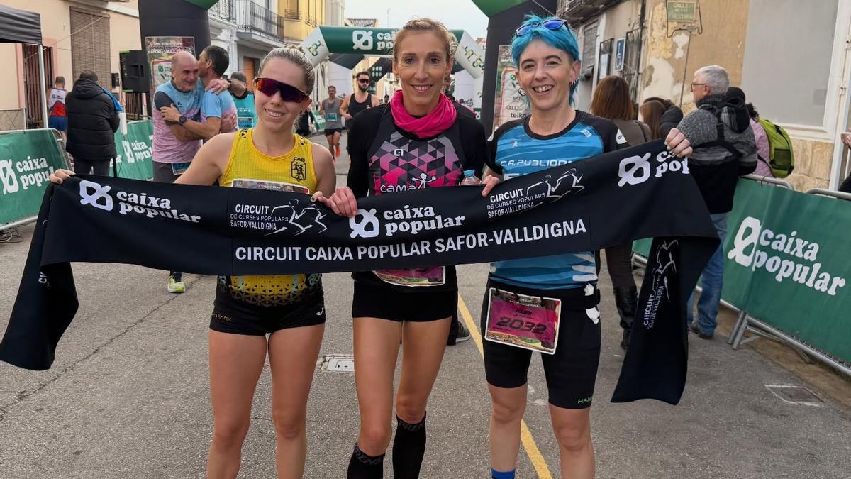 El podio femenino de la última prueba del Circuit disputada el domingo en Beniarjó